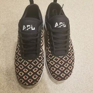 APL SHOES Size 9